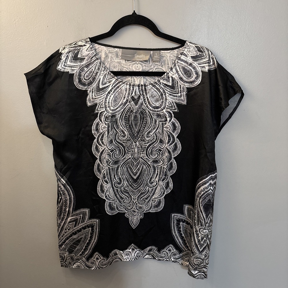 Chico's Travelers Black White Paisley Satin Blouse Short Sleeve Size 1 (M)